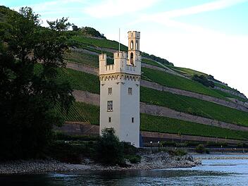Um den Binger Mäuseturm ranken sich verschiedene Sagen und Legenden.