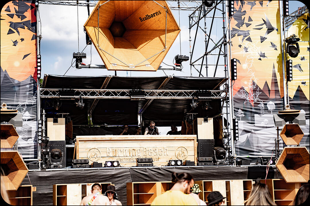 Love, Fire & Electronic Beats!