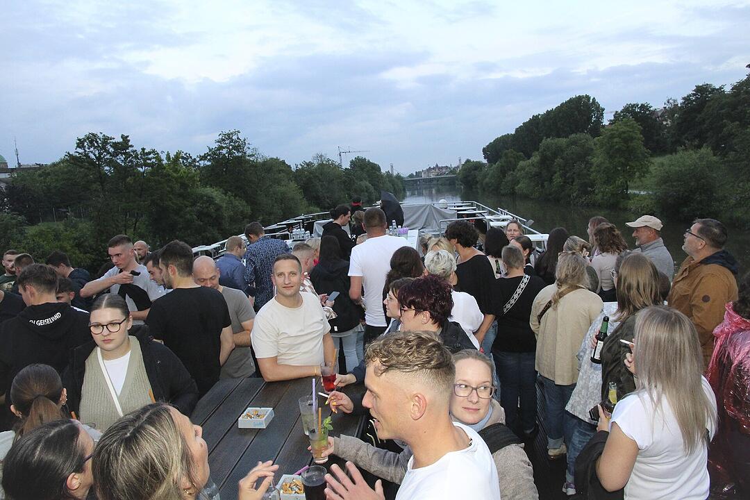 Auf drei Decks wurde richtig gefeiert!