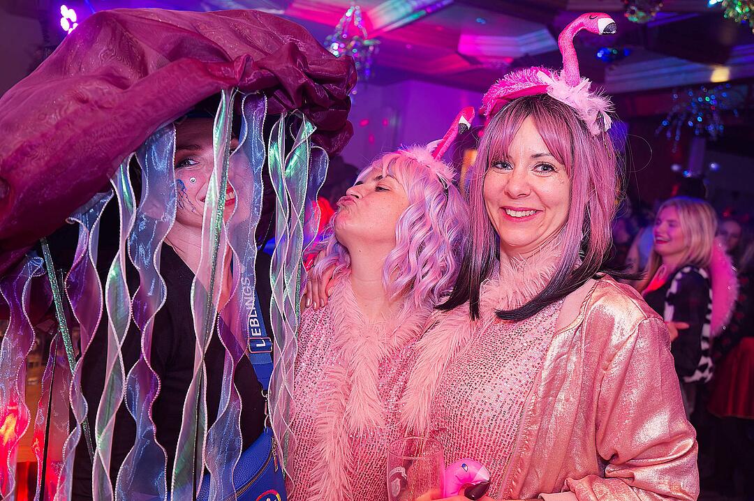 Drei Männerballetts, Musik von DJ Asti und vieles mehr gab es beim Weiberfasching!