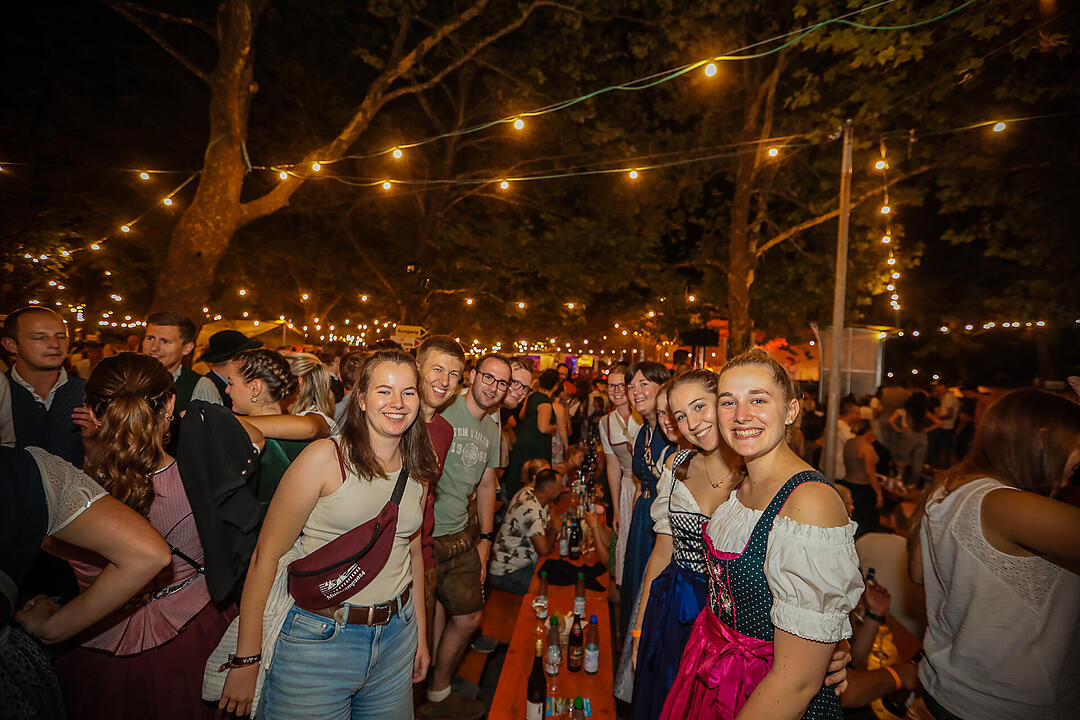 Impressionen vom größten Weinfest in Franken!