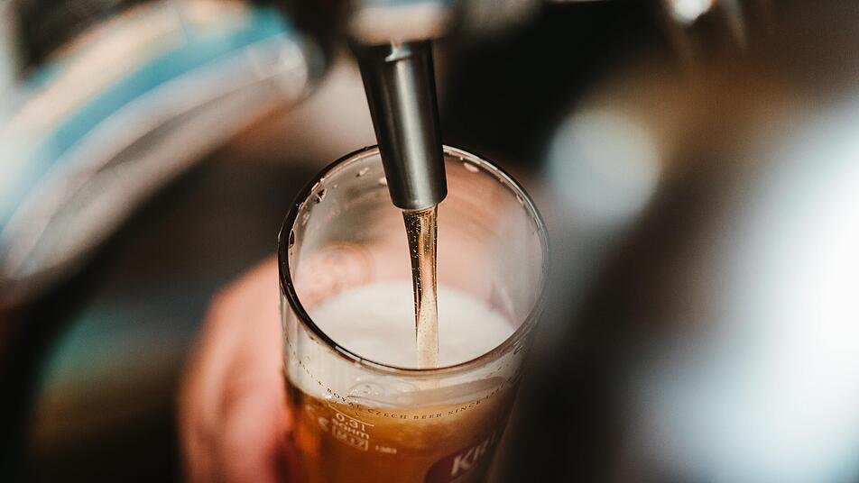 Ein frisch gezapftes Bier ist erfrischend und beliebt.