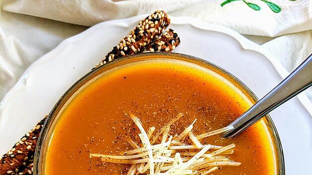 Süßkartoffel-Apfel-Suppe schmeckt zu jeder Jahreszeit.