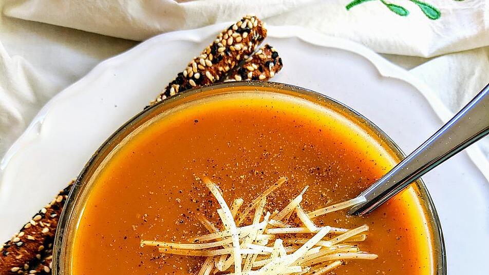 Süßkartoffel-Apfel-Suppe schmeckt zu jeder Jahreszeit.