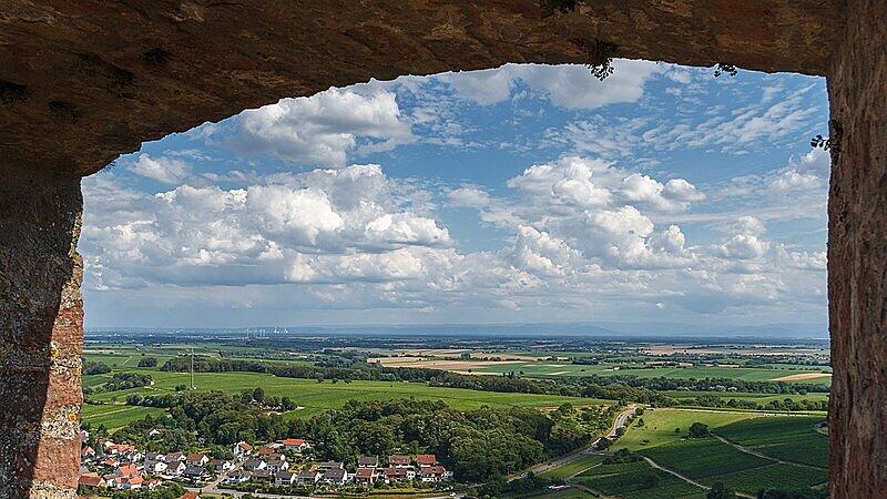 Die Urlaubs-und Weinregion Südliche Weinstraße liegt im Süden der Pfalz.