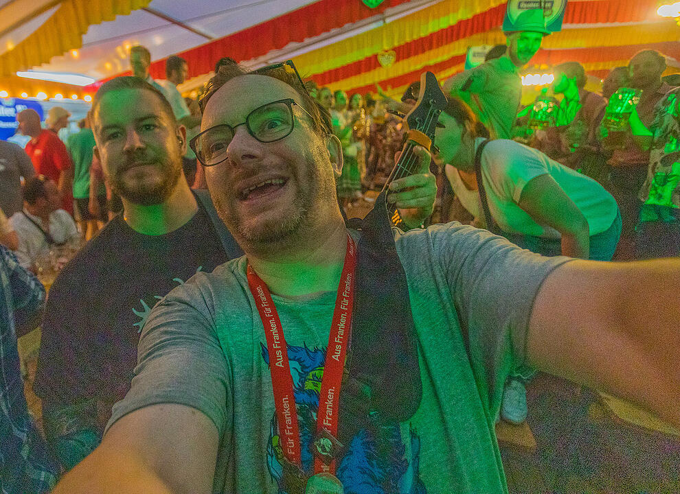 Musik im Festzelt gab es mit der Band "KLOSTERGOLD"