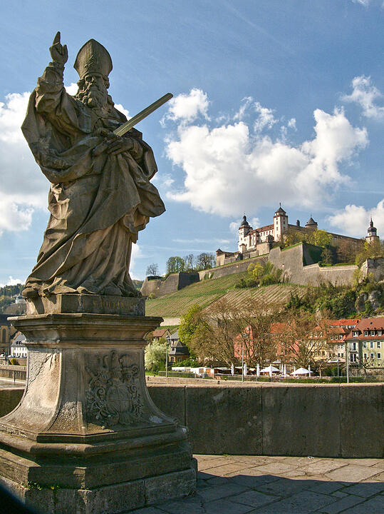 Festung Marienberg oberhalb des Mains in Würzburg