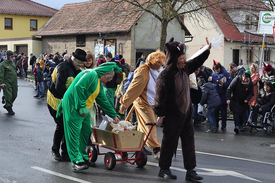 Die Hauptstrasse wurde zur Partymeile