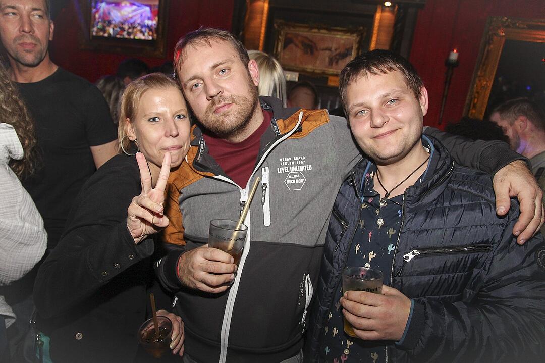 Volles Haus, erwachsene Partypeople und eine ausgelassene Feier!