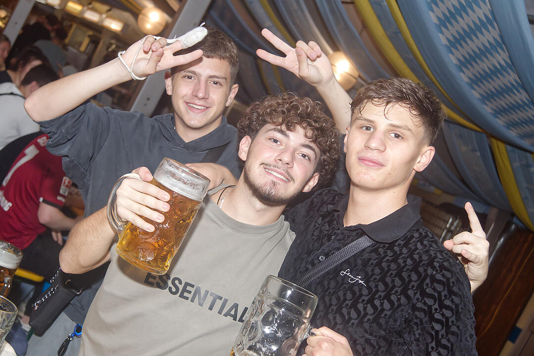 Beste Stimmung beim zweitgrößten Volksfest Bayerns