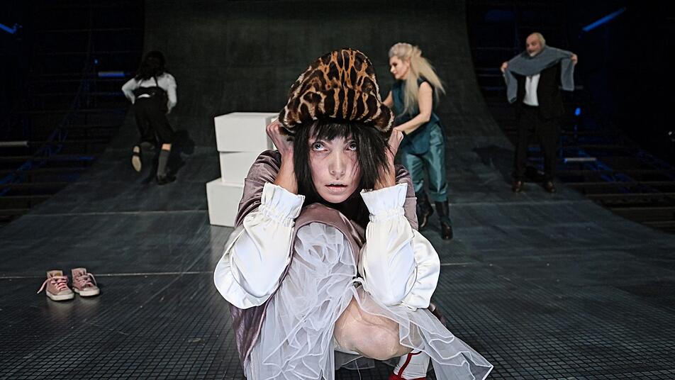 Die Inszenierung der Mutter Courage am Mainzer Staatstheater.