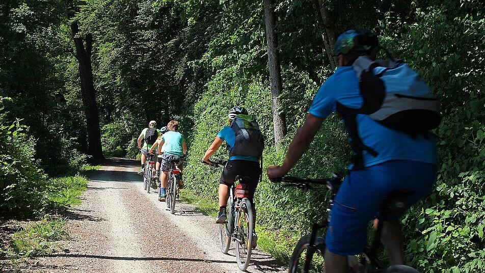 Radtouren halten fit und machen Spaß.