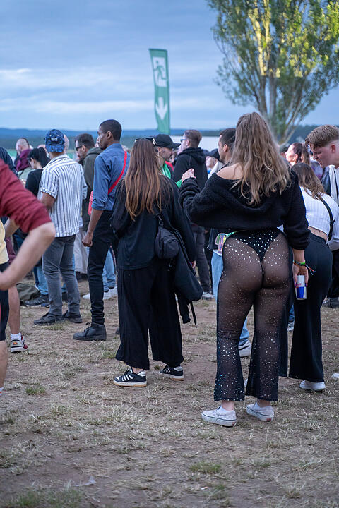Sommer. Sonne. Tanzen. Techno. Bass!