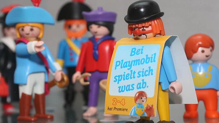 Die Vielfalt der 7,5 Zentimeter kleinen Spielfiguren ist inzwischen so groß, dass sich etliche Themen und Situationen aus dem Alltag nachstellen lassen. Foto: Rinklef