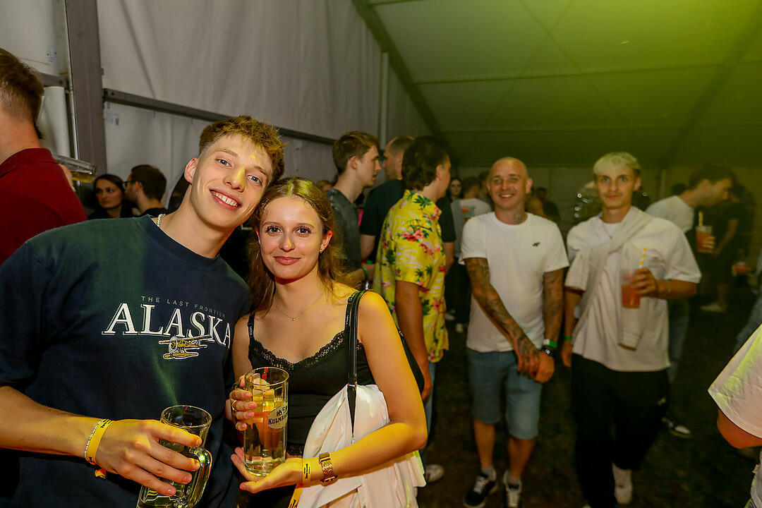 Partyzeltdorf mit 5 Areas!