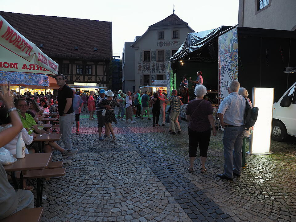 Aperitivo, Vino, Musica und mehr!