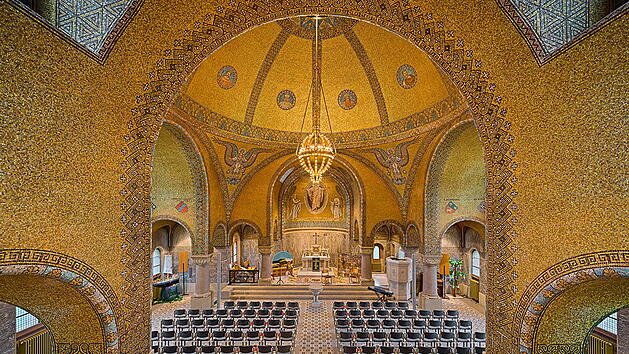 Der beeindruckende Blick in die evangelische Erlöserkirche Gerolstein.