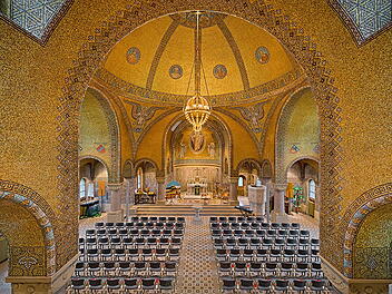 Der beeindruckende Blick in die evangelische Erlöserkirche Gerolstein.