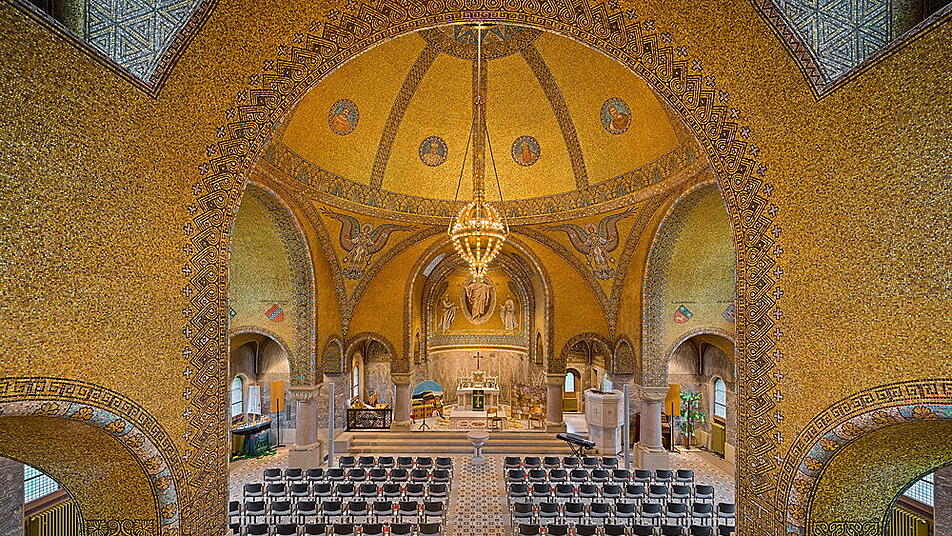 Der beeindruckende Blick in die evangelische Erlöserkirche Gerolstein.