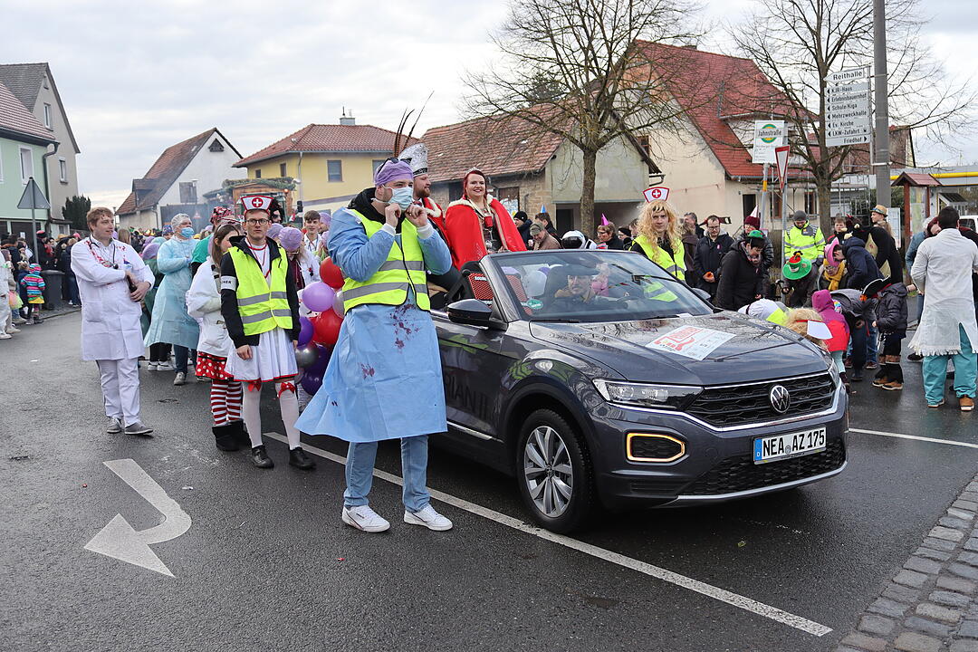Die Hauptstrasse wurde zur Partymeile