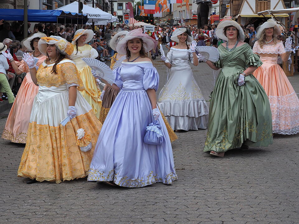Großer historischer Festzug durch Bad Kissingen!