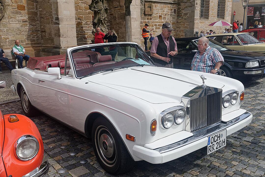 Historische Automobile und Motorräder