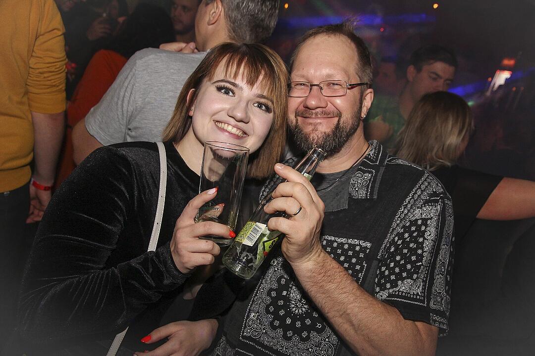 Volles Haus, erwachsene Partypeople und eine ausgelassene Feier!
