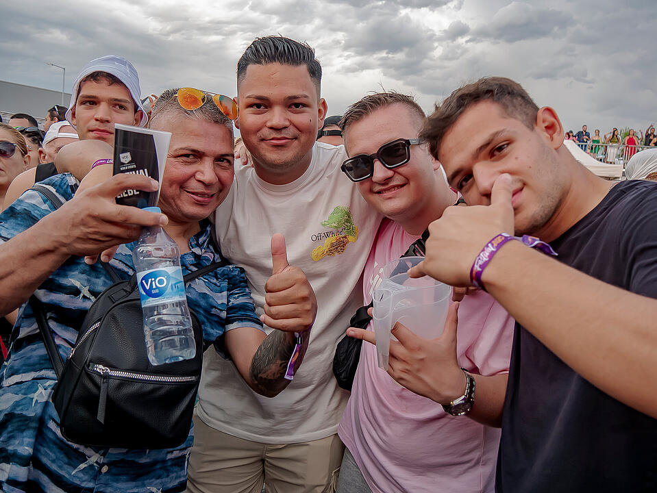 Mit internationalen und nationalen Live-Acts!