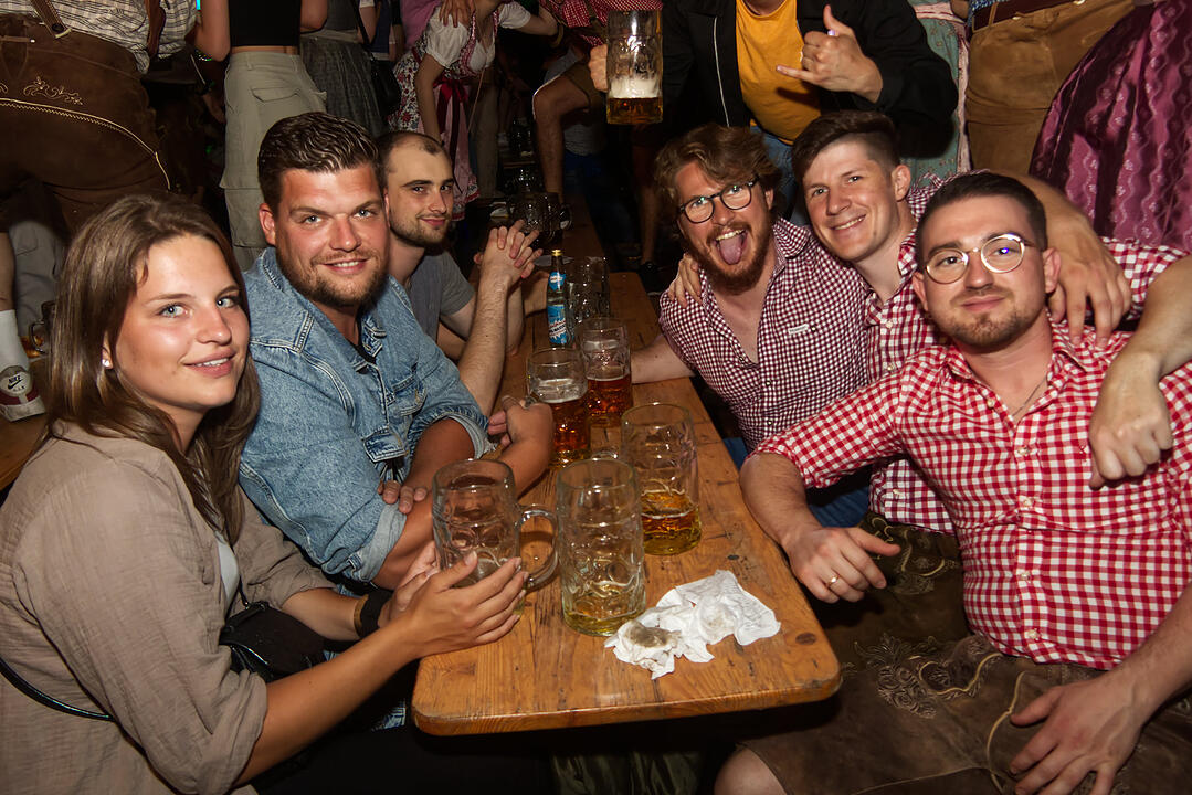 Die Partyband "Die Stodlrocker" spielten am Freitag zum Auftakt.