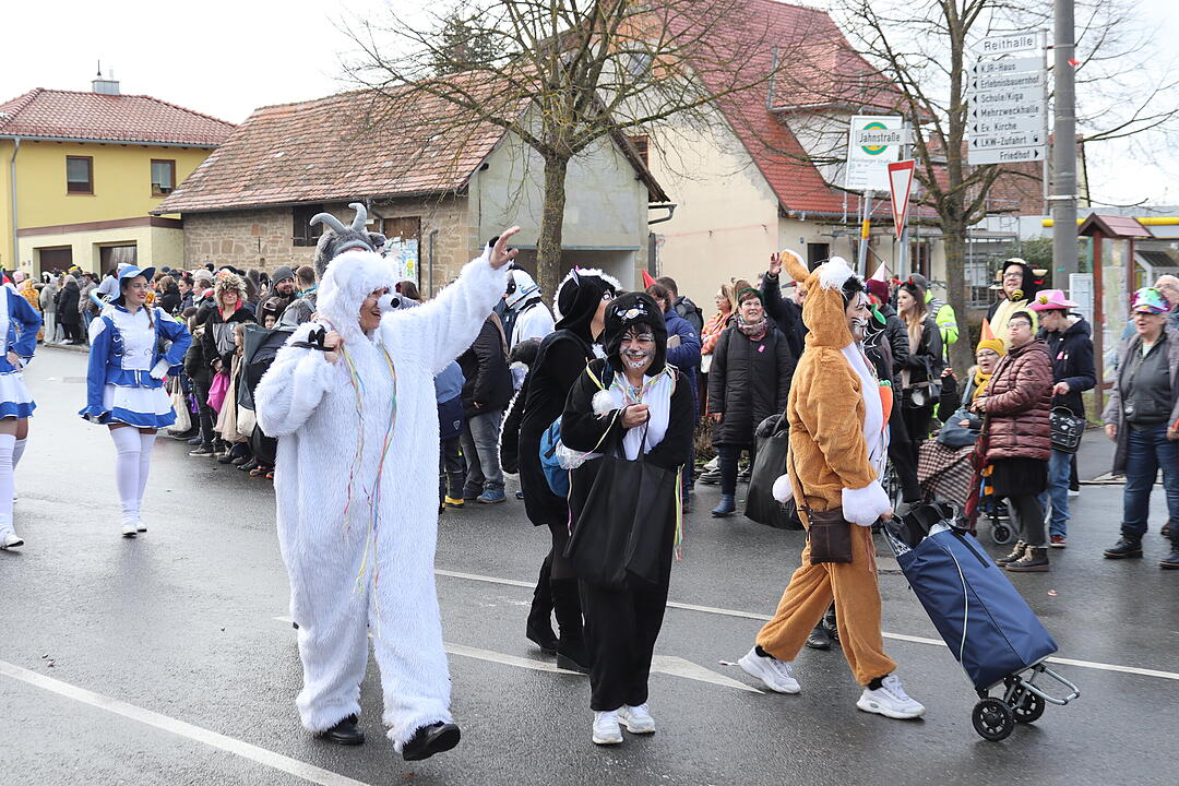 Die Hauptstrasse wurde zur Partymeile