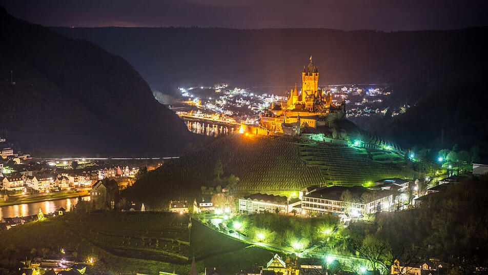 Zur Weihnachtszeit versprüht die Reichsburg Cochem einen ganz besonderen Charme.