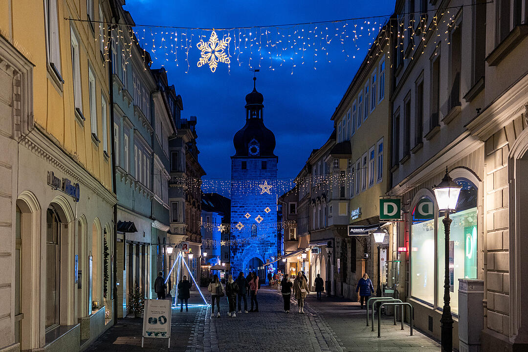 Die Innenstadt wird wunderschön erleuchtet.