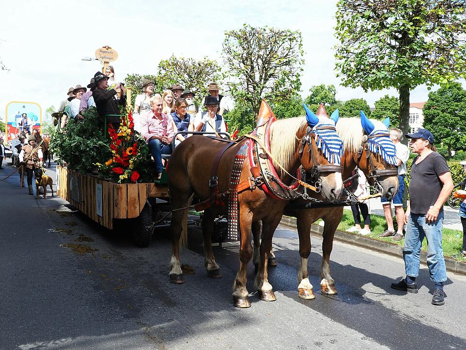 Großer historischer Festzug durch Bad Kissingen!