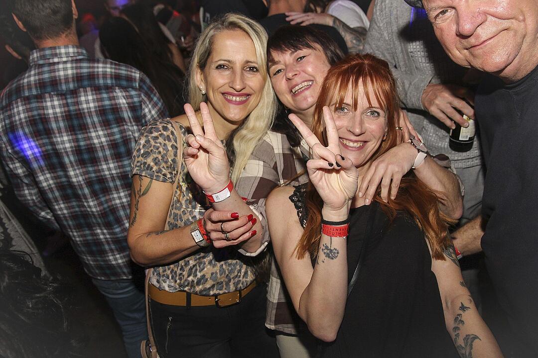 Volles Haus, erwachsene Partypeople und eine ausgelassene Feier!