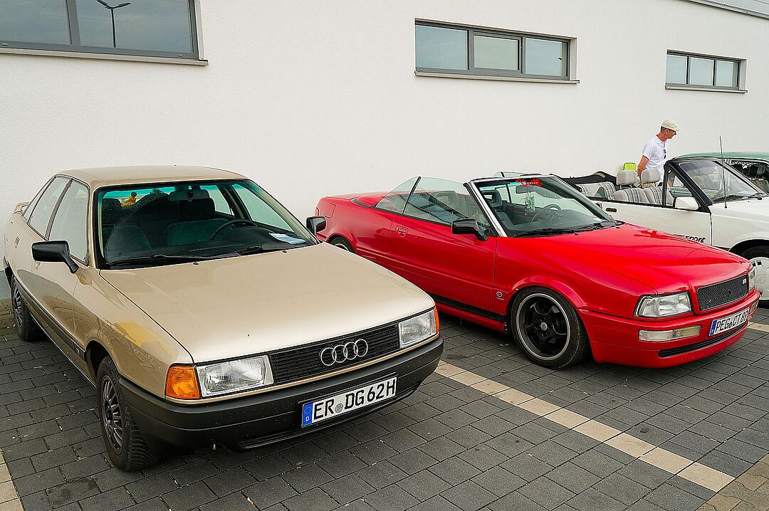 Autos, Motorräder, Mopeds und Traktoren gab es zu bewundern.