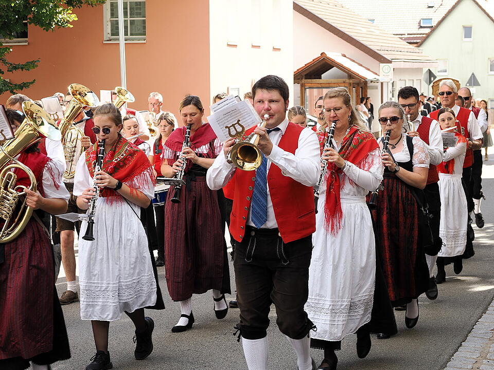 Motivwägen, Trachtengruppen und Musik-Kapellen