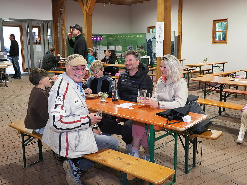 Themenführungen, Kreativangebote und Live-Musik