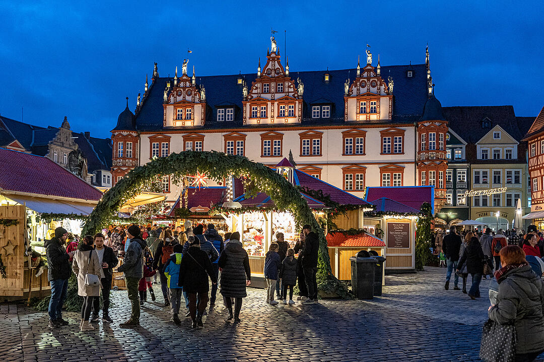 Die Innenstadt wird wunderschön erleuchtet.
