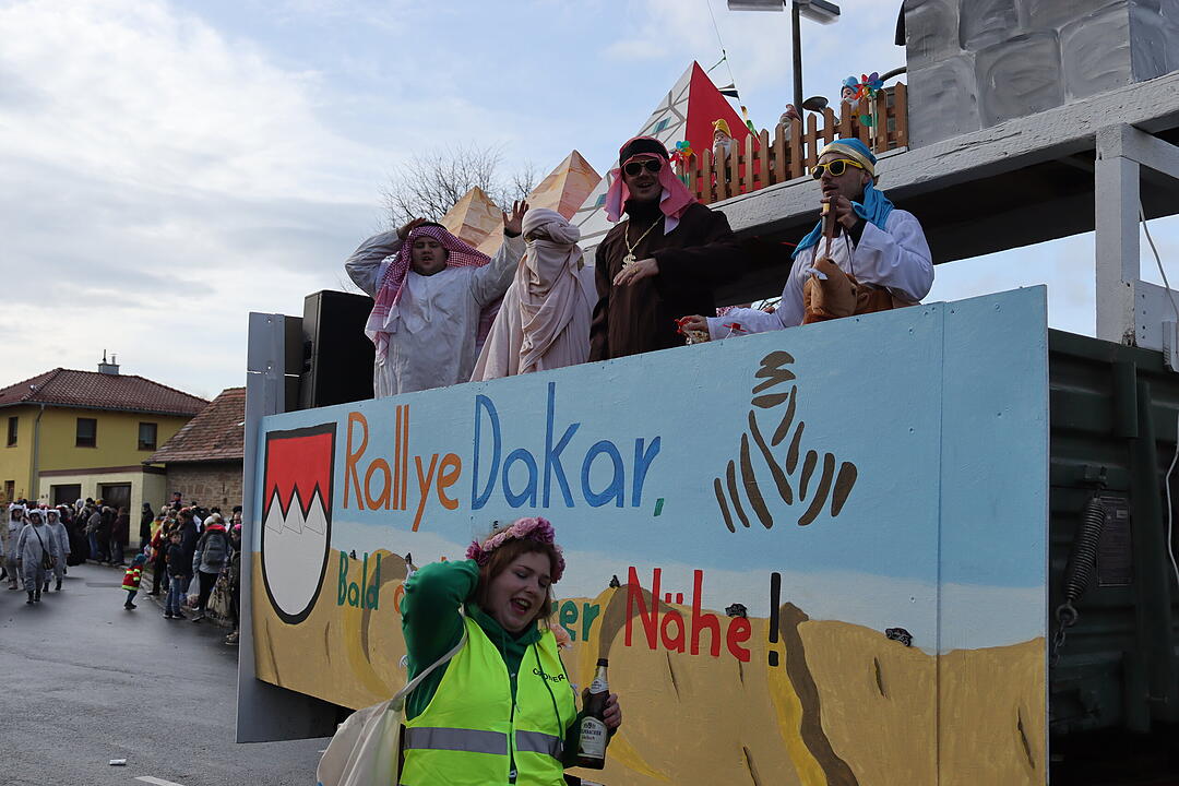 Die Hauptstrasse wurde zur Partymeile