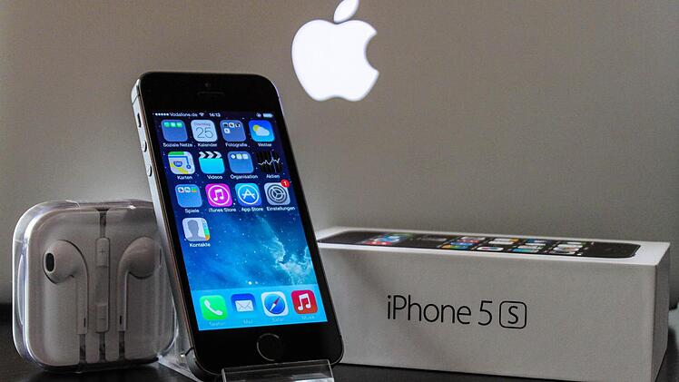 Apple iPhone 5S - Symbolfoto: Christopher Schulz