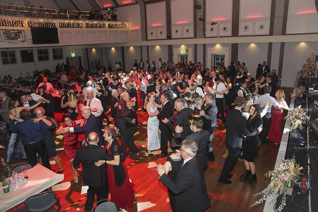 Der traditionelle Bauernball lockte viele Gäste an