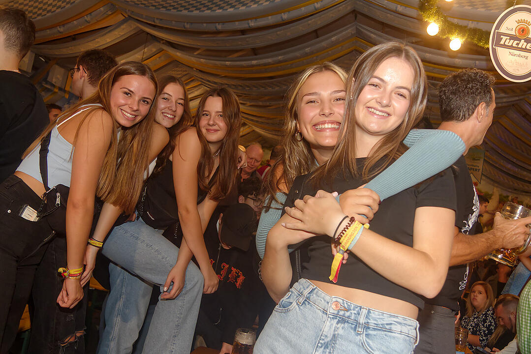 Beste Stimmung beim zweitgrößten Volksfest Bayerns