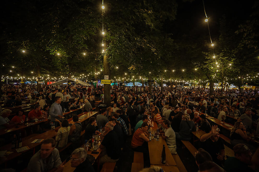 Impressionen vom größten Weinfest in Franken!