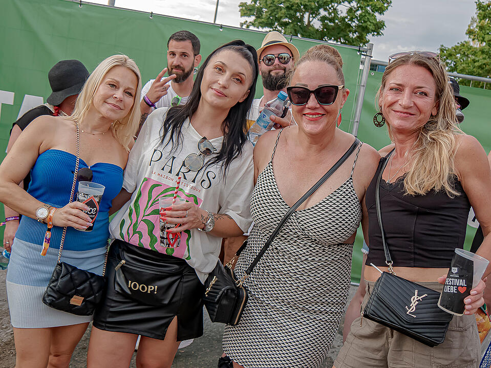 Mit internationalen und nationalen Live-Acts!