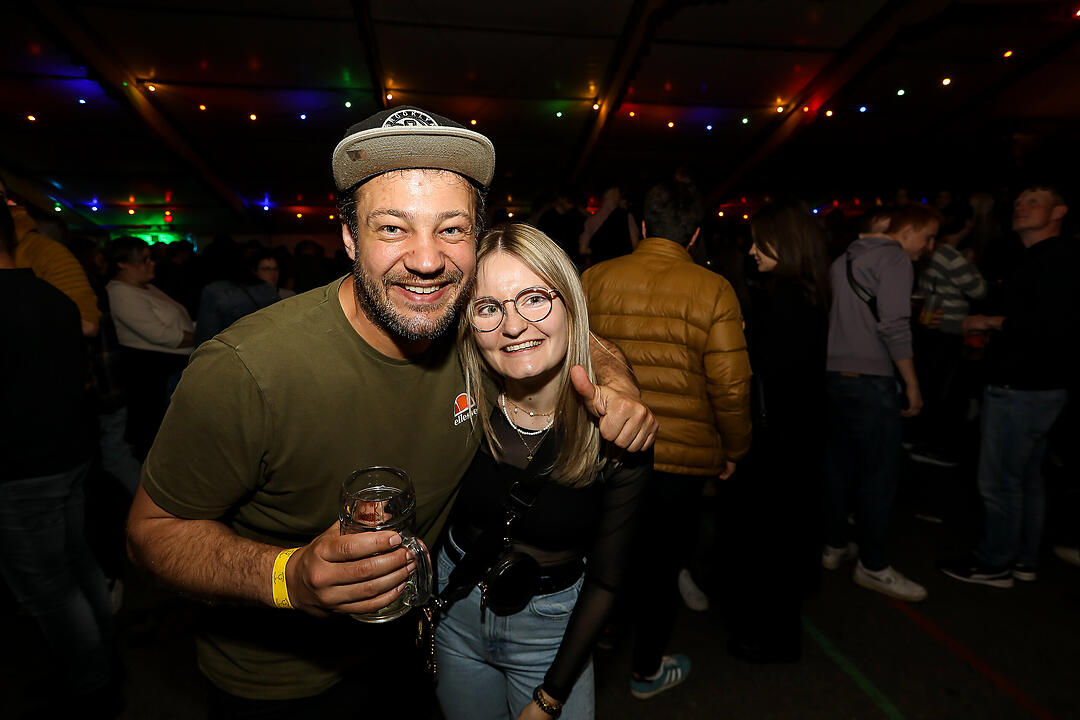 Beste Stimmung beim traditionsreichen Zeltweinfest an der Mainschleife!