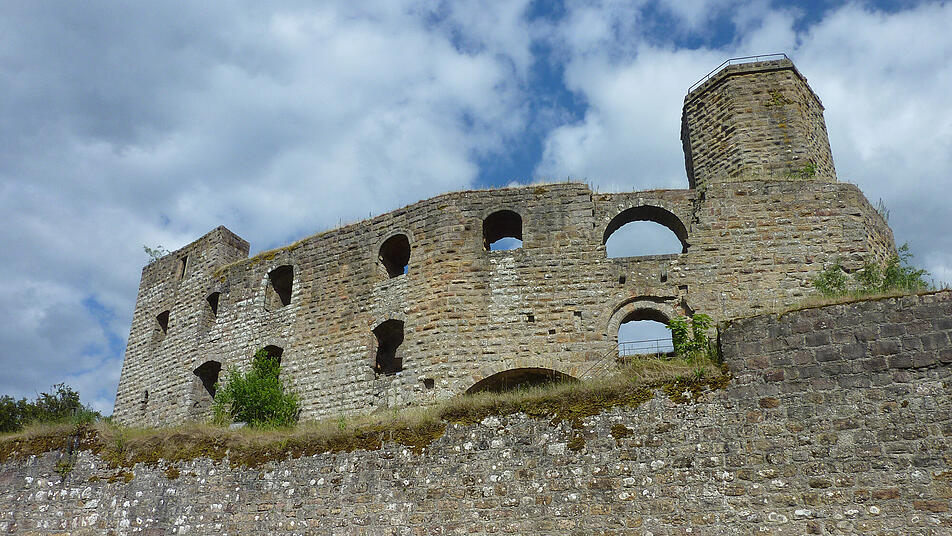 Ein Juwel aus der Stauferzeit im Pfälzerwald: Burgruine Gräfenstein