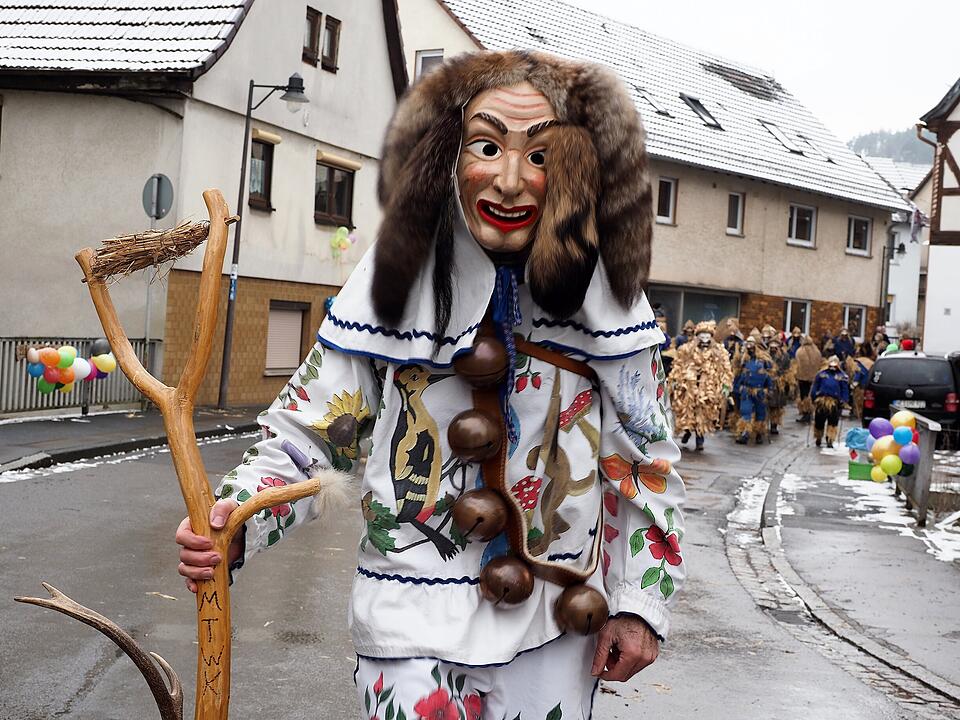 Tausende Besucher beim traditionellen Maskenumzug