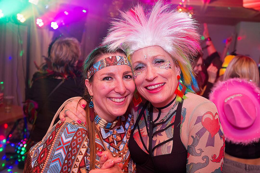 Drei Männerballetts, Musik von DJ Asti und vieles mehr gab es beim Weiberfasching!