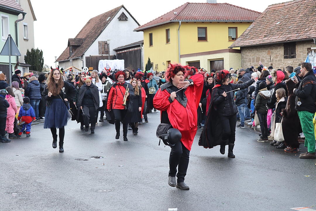 Die Hauptstrasse wurde zur Partymeile