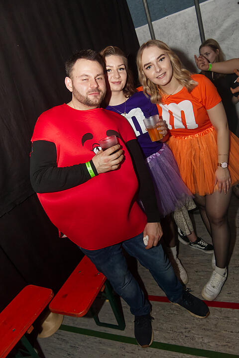 Fasching pur in der Grundschulturnhalle